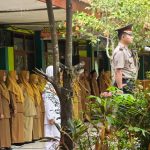 Kapolsek Babat Pimpin Upacara Bendera di SMP Negeri 3 Babat, Sampaikan Pesan tentang Bahaya Miras, Narkoba, dan Knalpot Brong